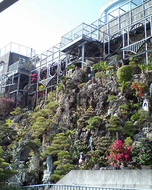 鍾乳洞・盆栽庭園＆CAFE ゴールドホール（金武）