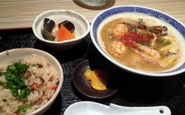 地頭鶏料理「とり辰」でラーメン!