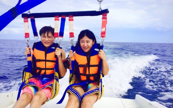 パラセーリング すっごくいい眺め。鳥肌立つぐらい(笑|沖縄旅の思い出フォトコンテスト