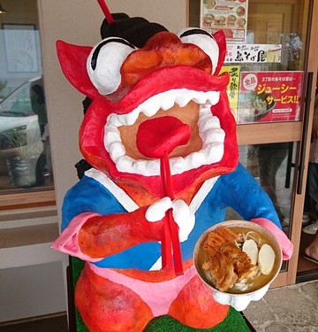 もちもち生麺の「３丁目の島そば屋恩納店」（恩納村）