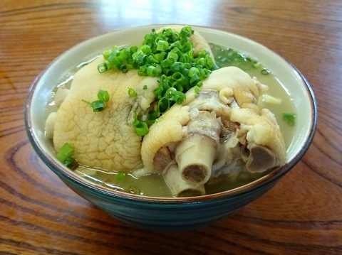 てびちがゴロゴロ「島そば」(うるま市)