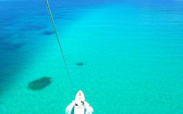 沖縄の夏の到来!美々ビーチでパラセールを楽しもう♪