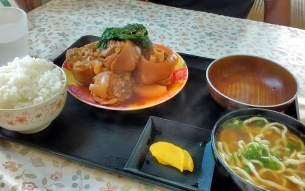 【金武町】てびちに驚いた!和泉食堂(いずみしょくどう)