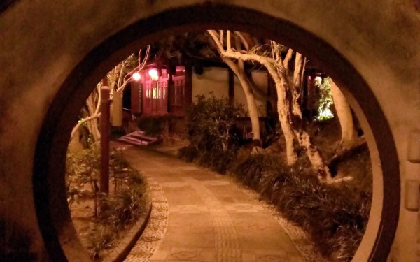 中国式庭園【福州園】が夜間ライトアップ中!(那覇市久米)