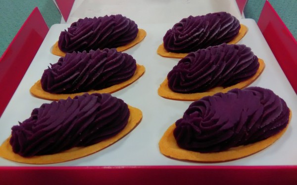 お土産の定番、紅いもタルトは御菓子御殿で!