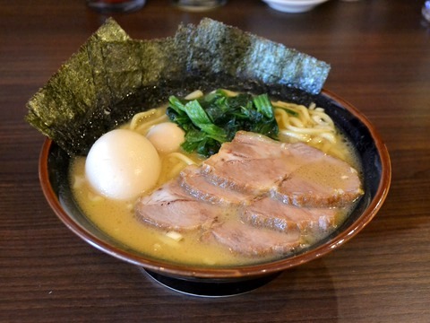 横浜家系ラーメン「稲田家」が登場（名護市）