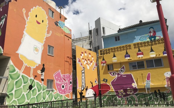 巨大壁画☆コザ十字路絵巻（沖縄市）