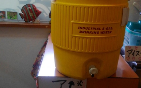 海の中にいるような食事処 魚まる(那覇市)