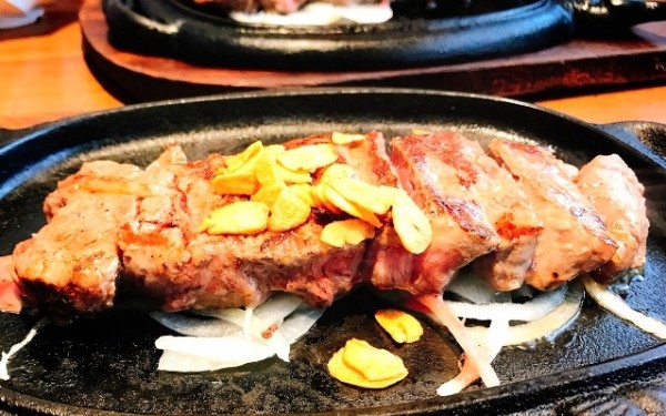 1000円でこの肉質!ビックリするほど柔らかい ステーキ88Jr松山店(那覇市)