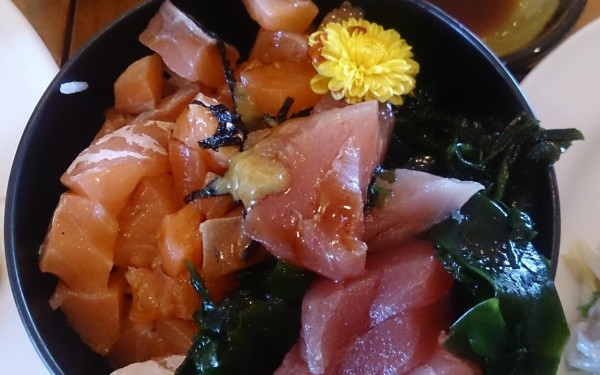海鮮丼もステーキもとんかつもしゃぶしゃぶもあるランチバイキング　ドレスダイナー(沖縄市)
