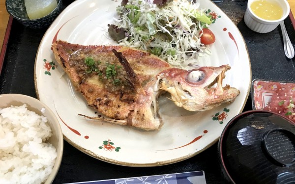 絶品お魚料理☆魚屋直営食堂 魚まる(那覇市)