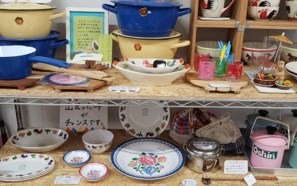 タイの品物が、買える店　Trip uncIe 糸満市　[いとま～る店内]