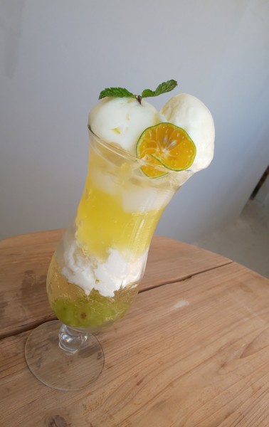 シークワーサーパフェ