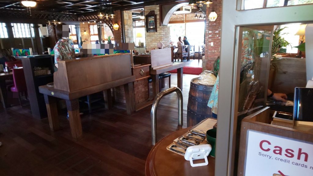 レストランふりっぱー中