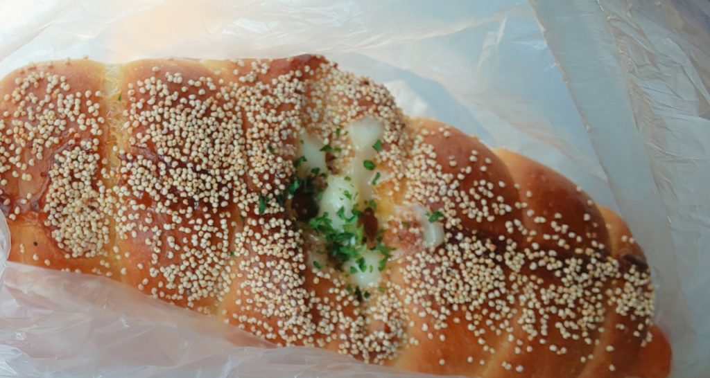 アプリコットベーカリーチョリソーロール