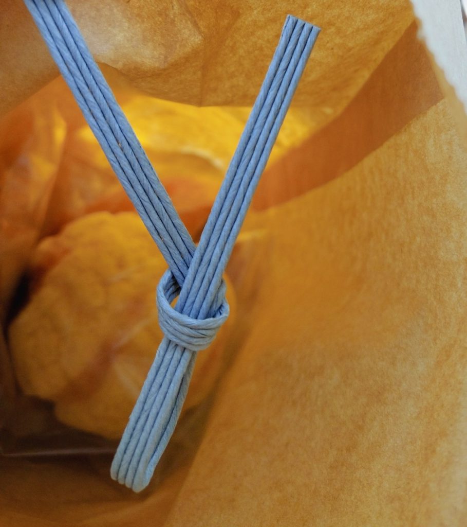 ベーカリークチの袋にサン