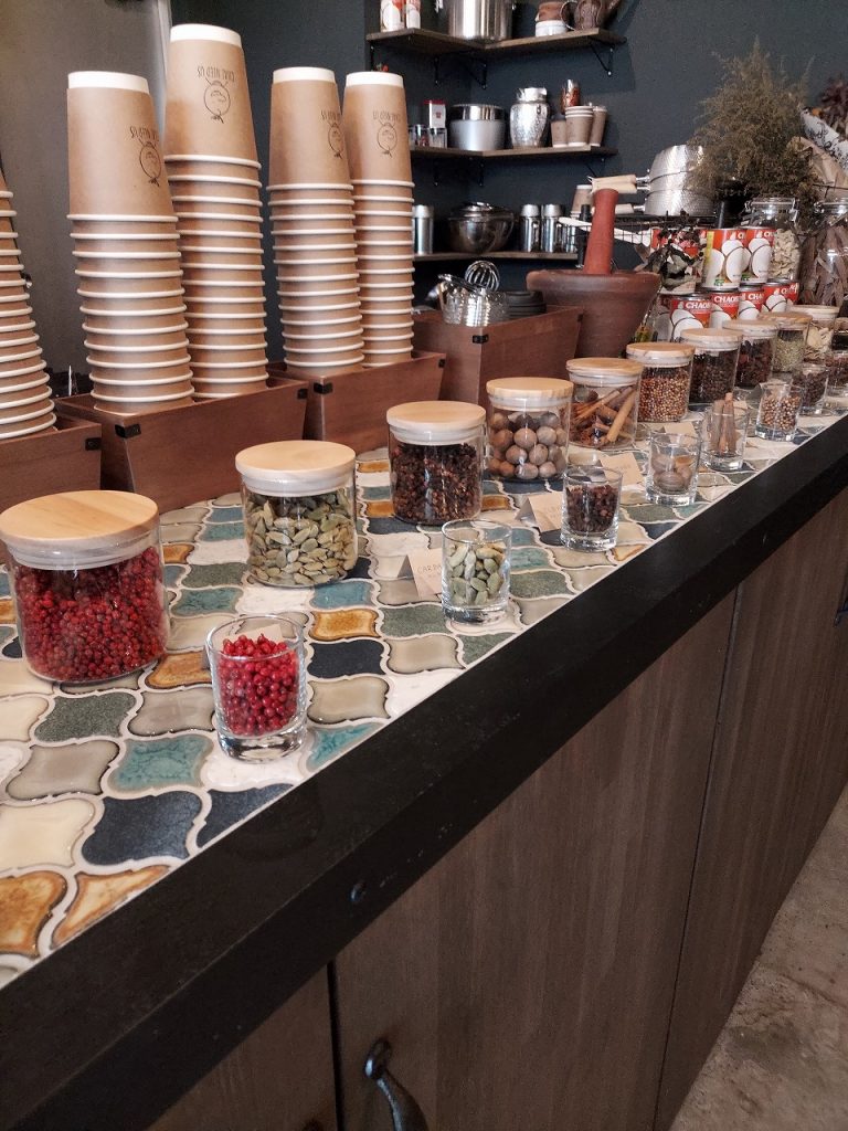 チャイニダス店内スパイス