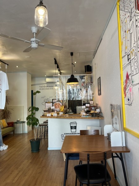 ブラウンロール店内