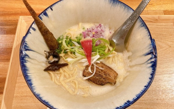 貝出汁沖縄そばキセキ. (浦添市)