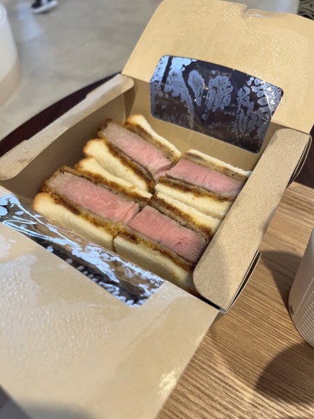 3909C492-1CAB-475C-9A06-CEB14C106384_1_105_c