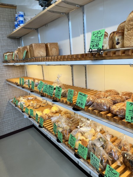 ウメノ製パン店内