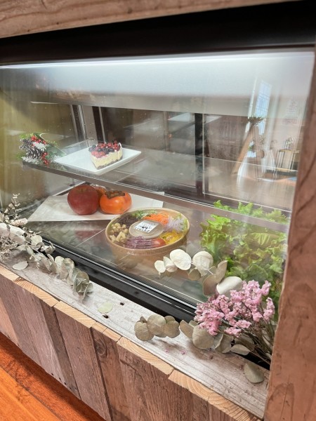 カウンター下のショーケース