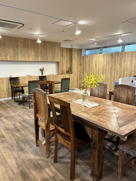 ユクル珈琲店店内テーブル席