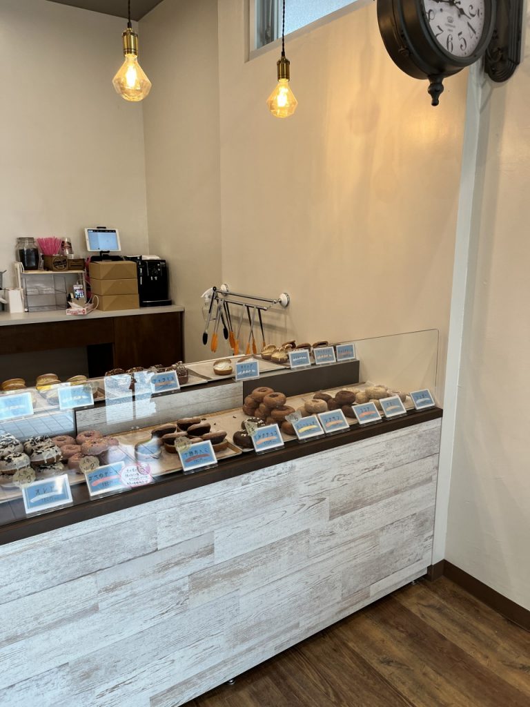 オロクドーナツ店内