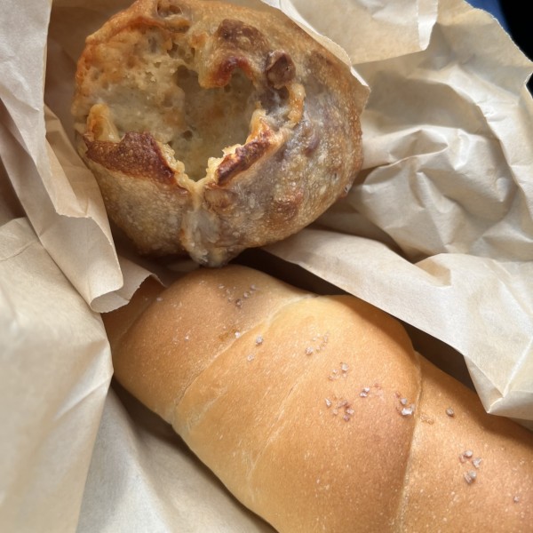 発酵バター塩パンとゴルゴンゾーラ