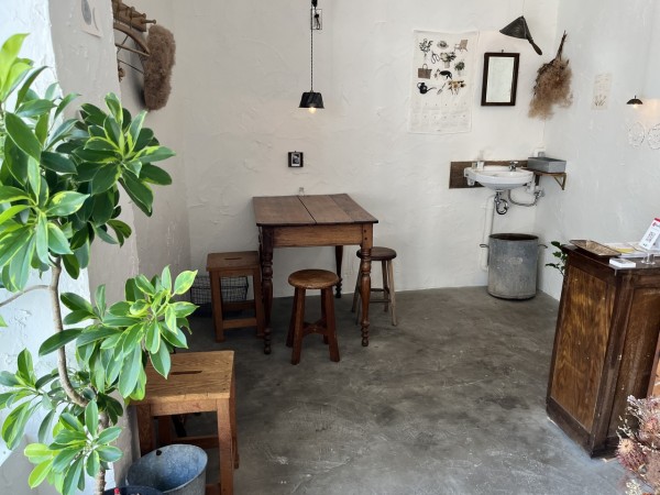 アンズトモモ店内席2