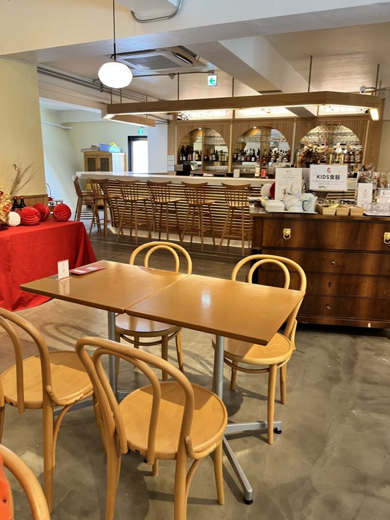 レストランリリー店内